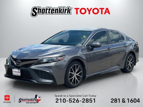 Used 2021 Toyota Camry SE FWD image 1