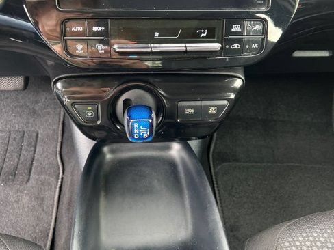 Used 2017 Toyota Prius Two w/ Carpet Mat Package FWD image 16