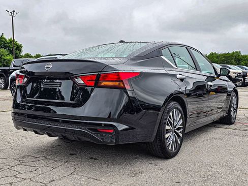 Used 2025 Nissan Altima 2.5 SV FWD image 6