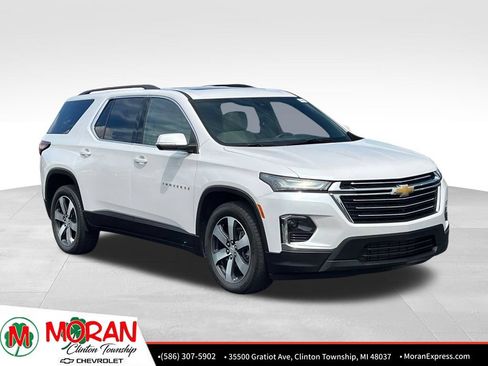 Certified 2023 Chevrolet Traverse LT w/ LT Premium Package AWD/4WD image 9