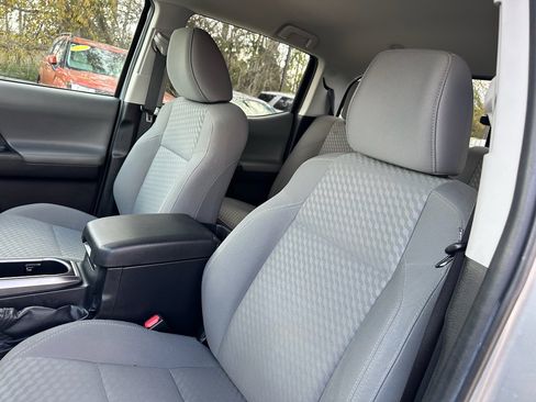 Used 2022 Toyota Tacoma SR5 w/ SR5 Appearance Package (SM) image 12