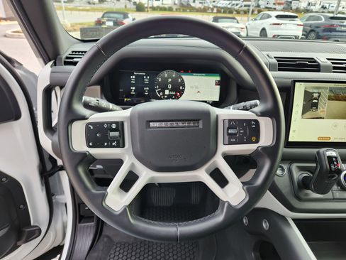 Certified 2025 Land Rover Defender 110 X-Dynamic SE image 18