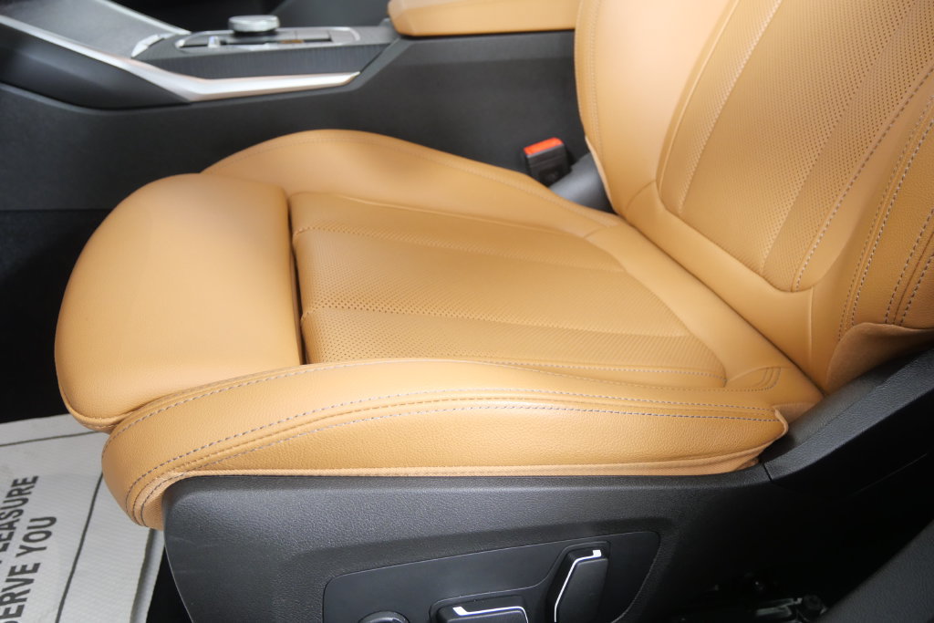 Certified 2025 BMW 330i Sedan RWD image 10