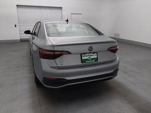Used 2024 Volkswagen Jetta SE FWD image 6