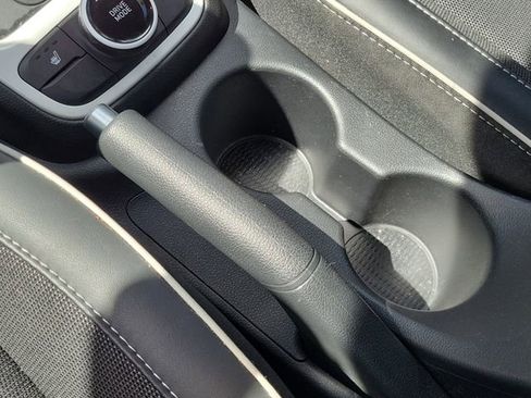 Used 2025 Hyundai Venue Limited FWD image 27