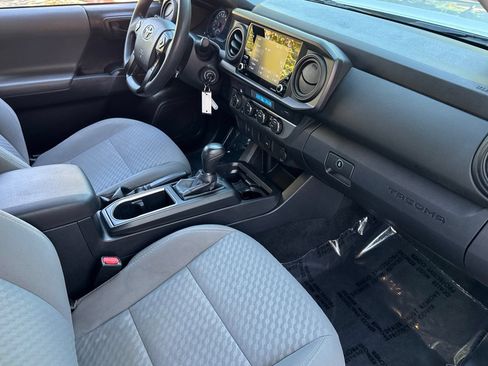 Used 2022 Toyota Tacoma SR AWD/4WD image 15