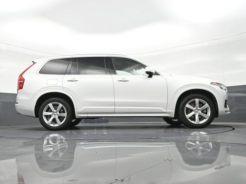 Used 2022 Volvo XC90 T5 Momentum FWD image 28