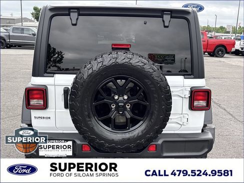 Used 2024 Jeep Wrangler Willys AWD/4WD image 5