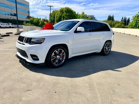 Used 2014 Jeep Grand Cherokee SRT8 w/ Luxury Group II AWD/4WD image 33