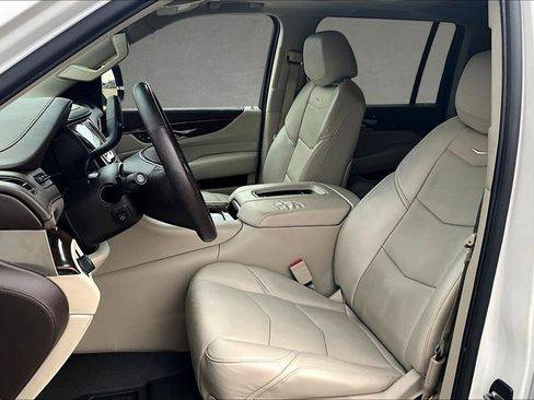 Used 2017 Cadillac Escalade ESV Luxury image 26