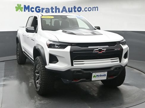 Used 2025 Chevrolet Colorado ZR2 w/ Technology Package AWD/4WD image 5