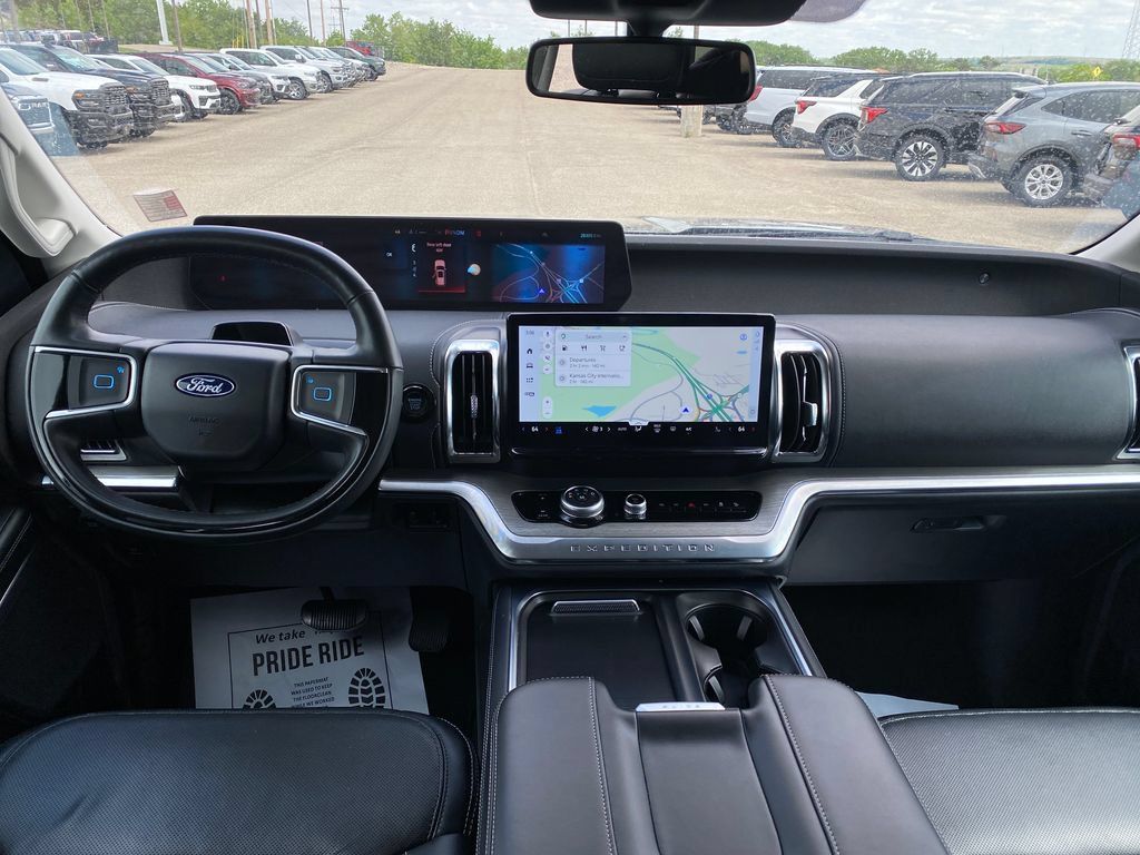 Used 2025 Ford Expedition Platinum AWD/4WD image 13