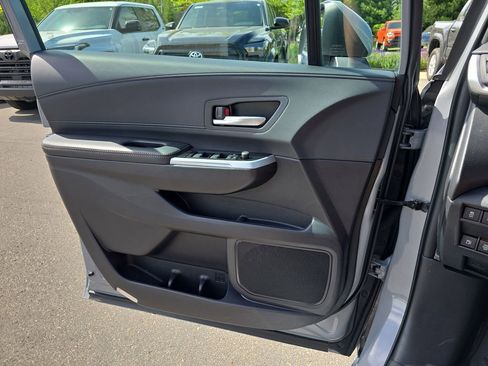 Certified 2025 Toyota Sienna XLE Woodland Edition AWD/4WD image 31