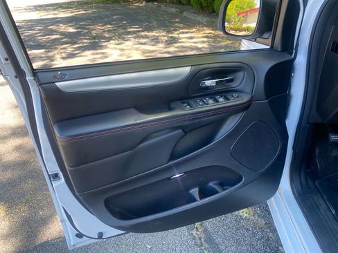 Used 2017 Dodge Grand Caravan GT FWD image 10