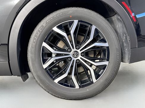 Certified 2026 Toyota Crown AWD/4WD image 32