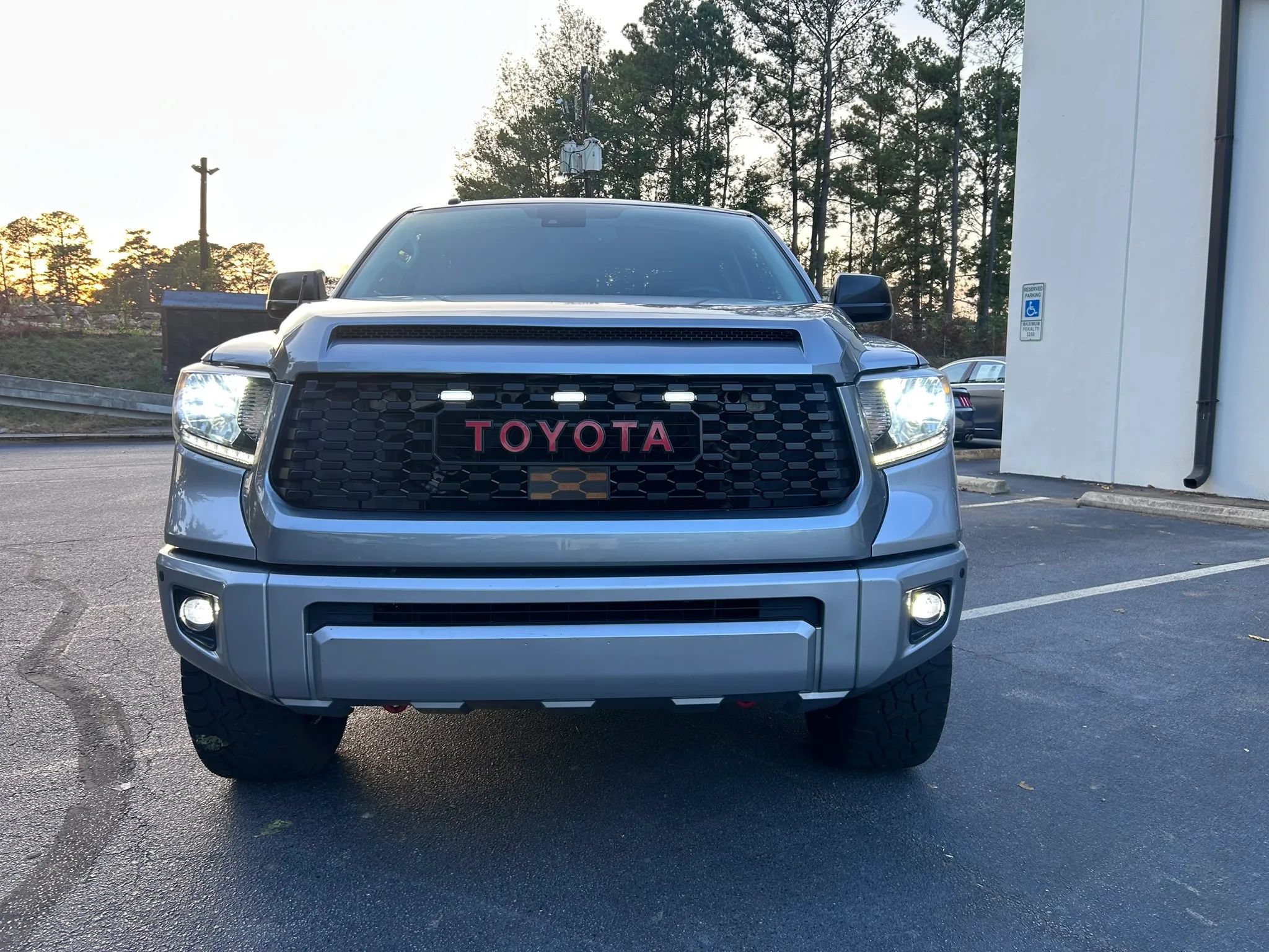 Used 2018 Toyota Tundra SR5 w/ SR5 Upgrade Package RWD image 15