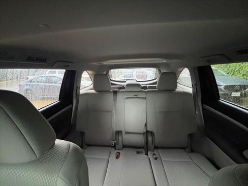 Used 2018 Toyota Highlander LE FWD image 7