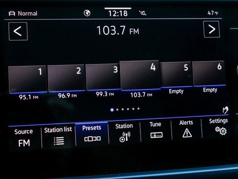 Used 2024 Volkswagen Taos SE w/ Panoramic Sunroof Package image 22