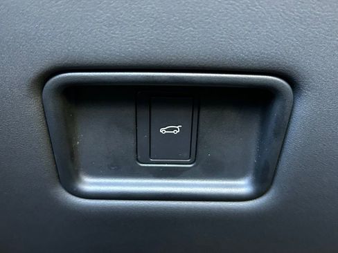 Used 2025 Land Rover Range Rover Sport SE image 49