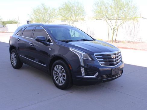 Used 2017 Cadillac XT5 Luxury w/ Driver Awareness Package FWD image 3