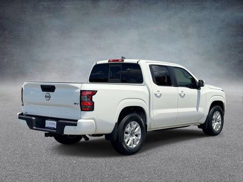 Used 2022 Nissan Frontier SV RWD image 2