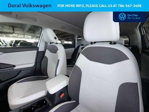 Used 2025 Volkswagen Taos SE FWD image 14