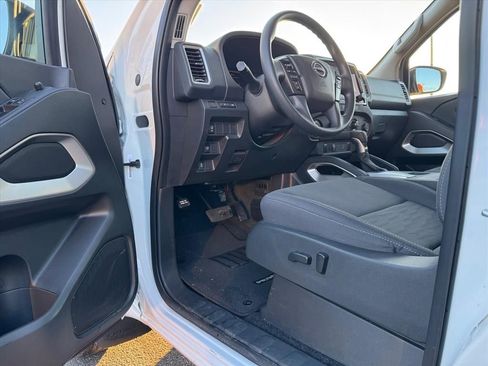 Used 2023 Nissan Frontier SV w/ Technology Package RWD image 12