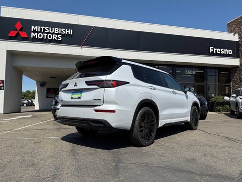 New 2026 Mitsubishi Outlander SEL Black Edition FWD image 8