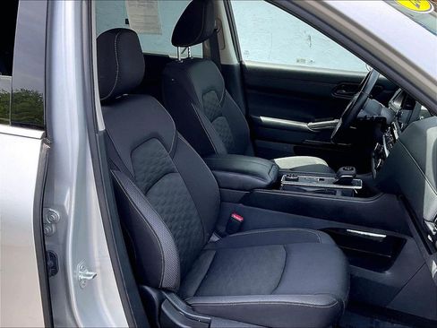 Used 2024 Nissan Pathfinder SV AWD/4WD image 11