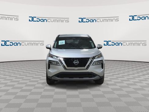 Used 2022 Nissan Rogue SV image 4