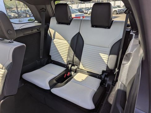 Used 2022 Land Rover Discovery S R-Dynamic AWD/4WD image 45
