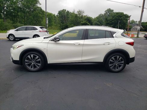Used 2018 INFINITI QX30 Premium w/ Technology Package AWD/4WD image 4