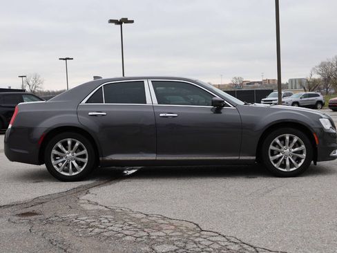 Used 2017 Chrysler 300 Limited w/ Value Package image 7