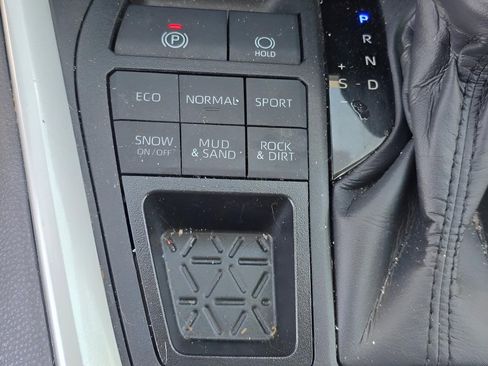 Used 2024 Toyota RAV4 XLE AWD/4WD image 18