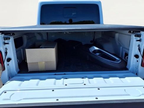 Used 2025 Jeep Gladiator Sport AWD/4WD image 6