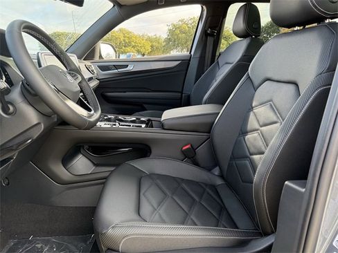 New 2026 Volkswagen Atlas Cross Sport SE image 18