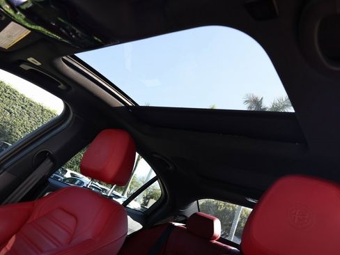 Used 2022 Alfa Romeo Giulia Veloce image 15