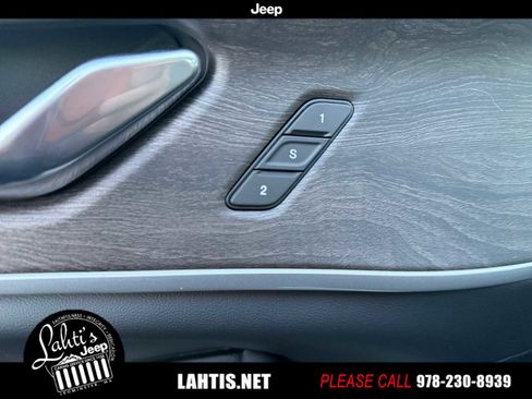 New 2025 Jeep Grand Cherokee Limited image 30