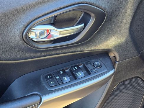 Used 2019 Jeep Cherokee Latitude Plus image 20