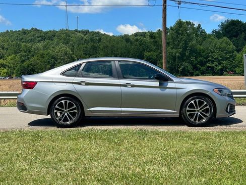 Used 2022 Volkswagen Jetta Sport FWD image 3