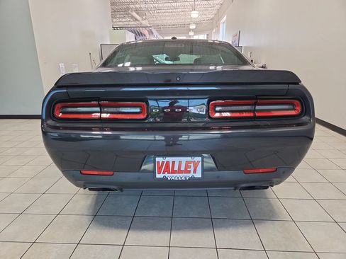 Used 2019 Dodge Challenger R/T RWD image 9
