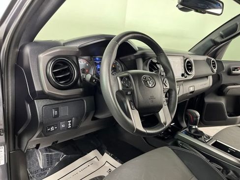 Used 2021 Toyota Tacoma TRD Off-Road w/ Technology Package AWD/4WD image 21