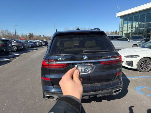 Used 2021 BMW X7 xDrive40i w/ M Sport Package AWD/4WD image 6