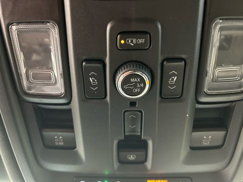Used 2024 Chevrolet Suburban High Country AWD/4WD image 6