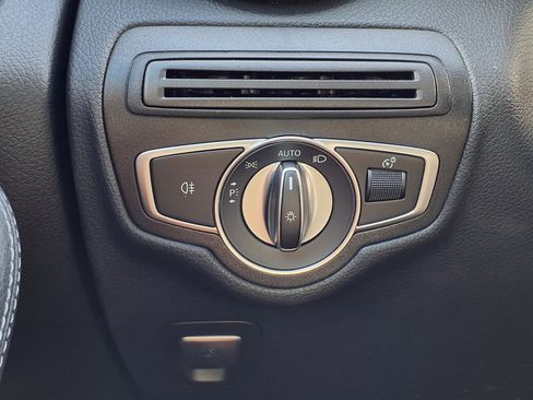 Used 2022 Mercedes-Benz GLC 300 GLC 300 image 10