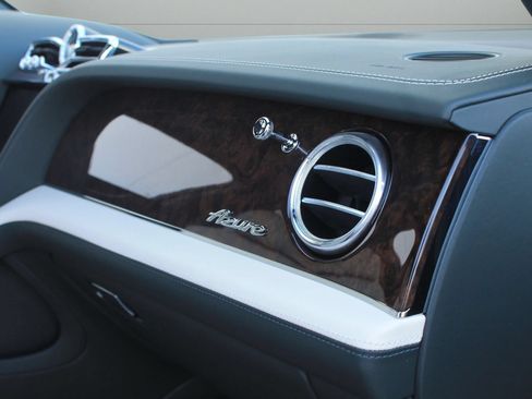Certified 2024 Bentley Bentayga Extended Wheelbase AWD/4WD image 42