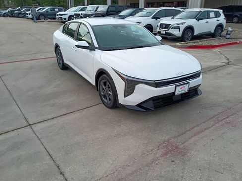 Used 2025 Kia K4 LXS image 6