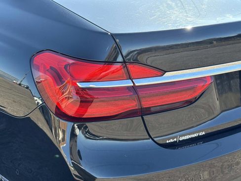 Used 2016 BMW 740i image 11