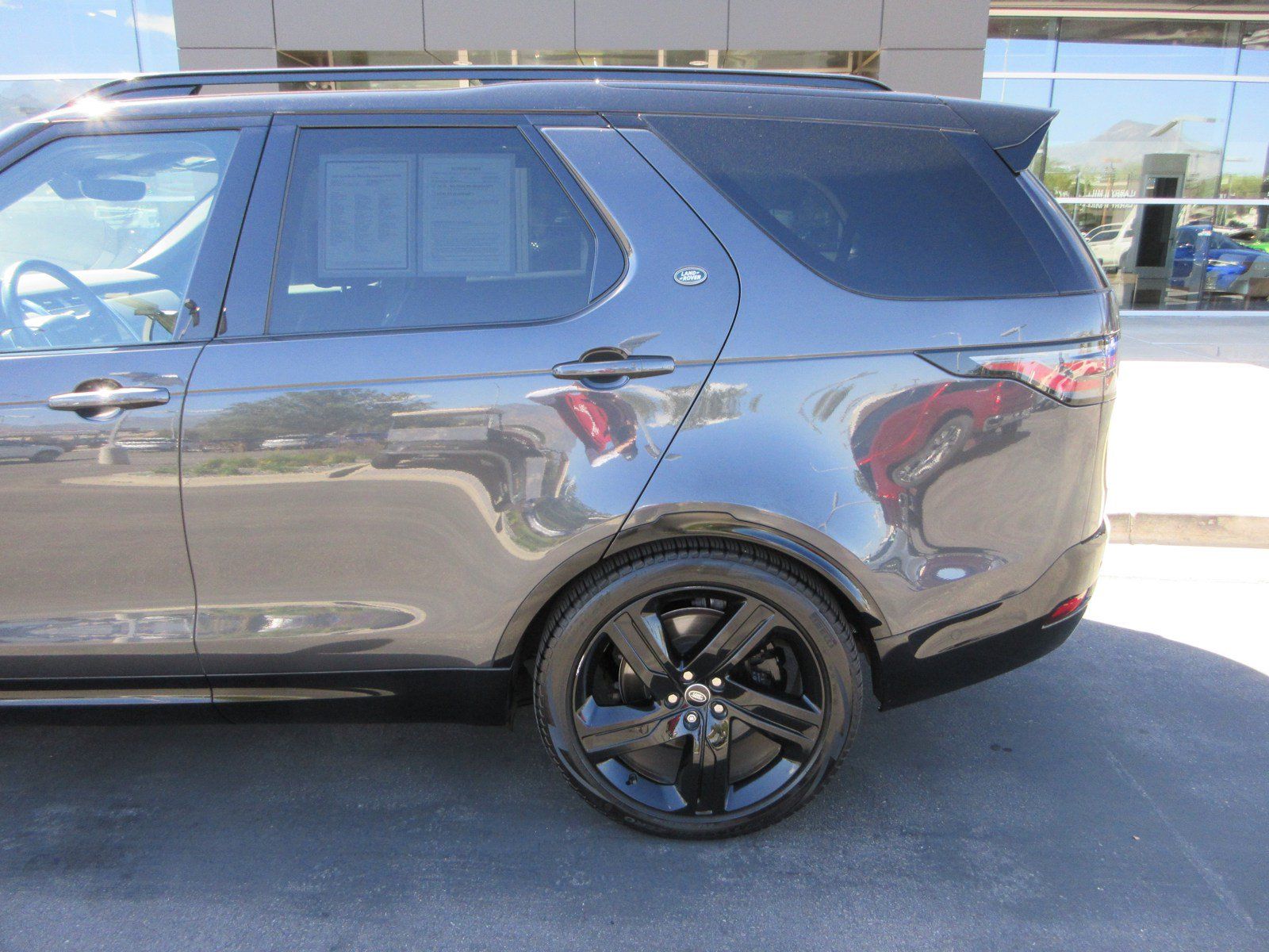 Used 2023 Land Rover Discovery Metropolitan Edition AWD/4WD image 5