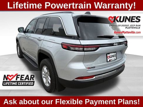 Used 2024 Jeep Grand Cherokee Laredo w/ Trailer Tow Package AWD/4WD image 8